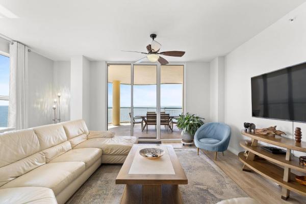 Beach Colony East 16A-Penthouse, Book Feriehus Hoteller i Panhandle Florida med parkering, Parkering