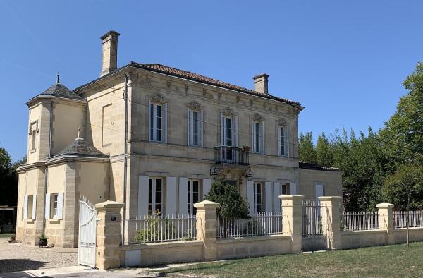 Suite privative Abella - Aile de maison bourgeoise, Book Bed and Breakfast Ambares-et-Lagrave 