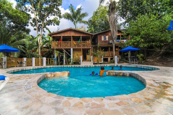 Zimbali Retreats, Book Lodge Hoteller i Westmoreland med pool, Swimmingpool