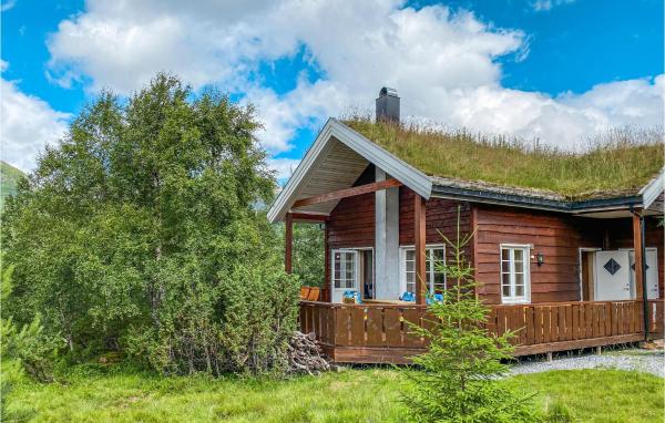 4 Bedroom Cozy Home In Straumgjerde, Book Feriehus Villaer i Bjordal, Villa
