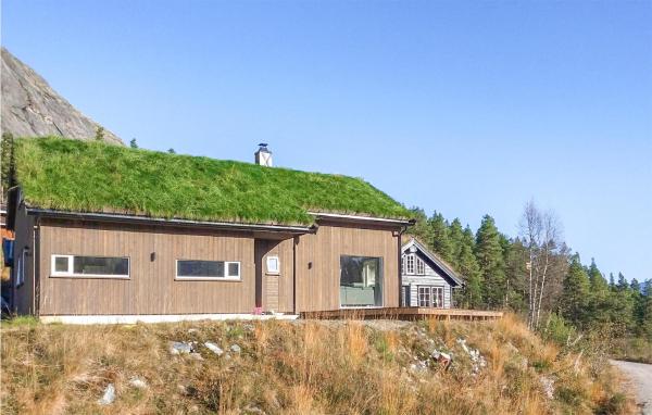 Amazing Home in Rysstad With 4 Bedrooms, Book Hotel Rysstad 