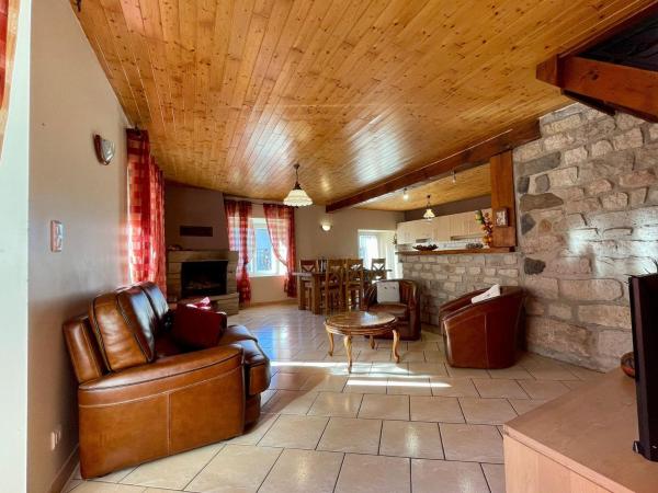 Gîte chaleureux avec cheminée près du Puy-en-Velay, idéal pour familles et séjours professionnels - FR-1-582-349, Book Feriehus Hoteller i Rhône-Alps med parkering, Parkering