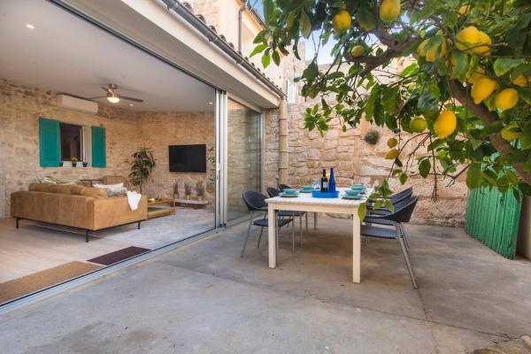 Casa La Limonera. Townhouse with pool for up to 6 persons in Santanyi, Book Feriehus Santanyi Mallorca