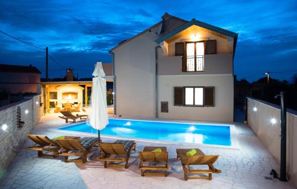 Luxury villa with a swimming pool Pridraga - Cuskijas, Novigrad - 19461, Book Villa Novigrad Villas, Villa