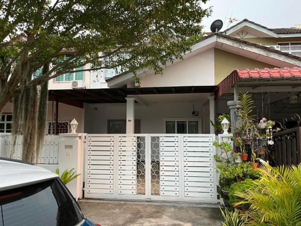 Rumah Armand Masjid Tanah 4Bilik 3Bilik Air Fully Aircond Masjid Tanah Melaka MT9, Book Feriehus Masjid Tanah Melaka