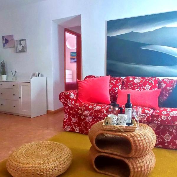 Casa Nela. Rural y acogedora en Las Puntas El Hierro, Book Feriehus El Hierro hoteller med parkering, Parkering