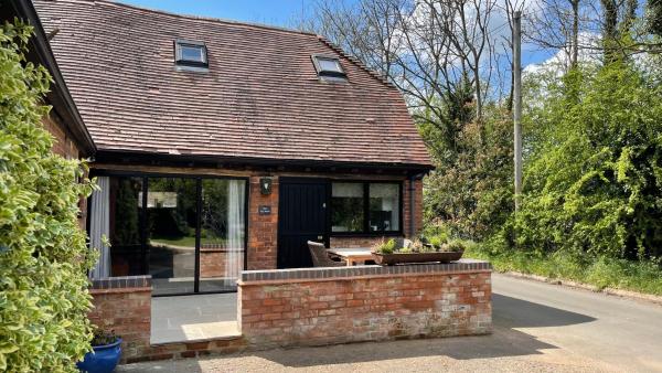 Elegant peaceful barn in rural village setting close to Stratford upon Avon, Book Feriehus Stratford-upon-Avon 