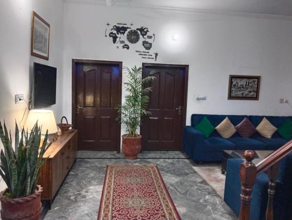1 Kanal Entire House with 4 Bedrooms, Book Villa Lahore Sommerhuse, Hytte