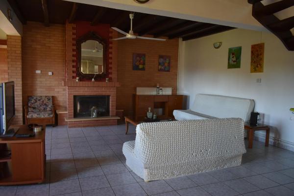 Kerasia's and Dora's garden, Book Feriehus Punta Skiathos