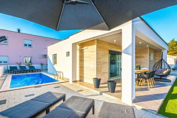 Luxury villa with a swimming pool Vir - 19346, Book Villa Hoteller i Zadar County med pool, Swimmingpool