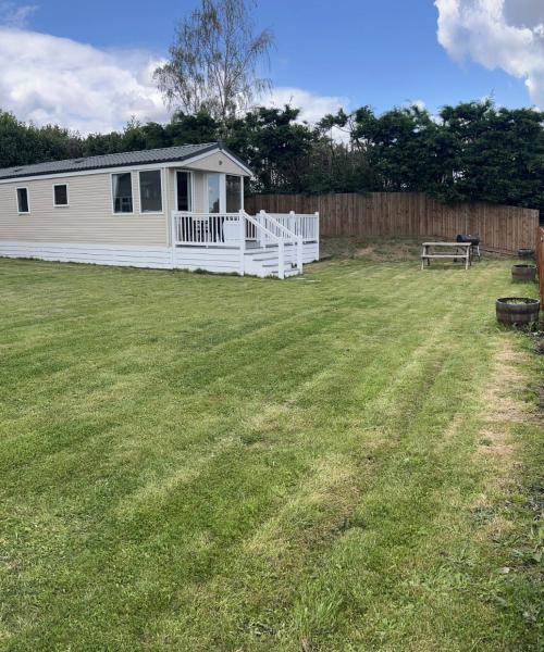 Dedham Lodge, Book Campingplads Lawford Essex