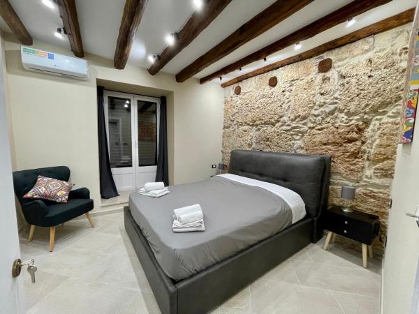 Tommy's Rooms (Adults Only)