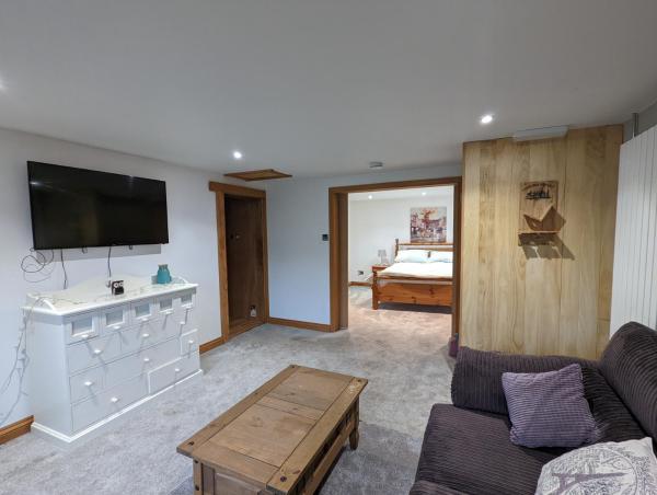 Beautiful rural cottage with secure garden, Book Feriehus Bradley Staffordshire
