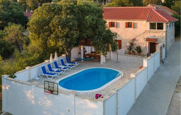 Nice Home In Stankovci, Book Feriehus Hoteller i Zadar County med pool, Swimmingpool