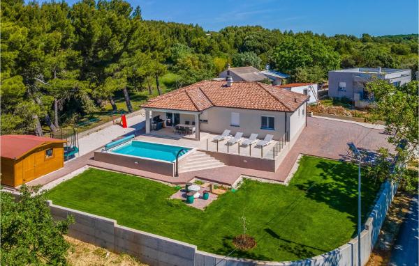 Luxurious Home In Medulin, Book Feriehus Hoteller i Pula Riviera med pool, Swimmingpool