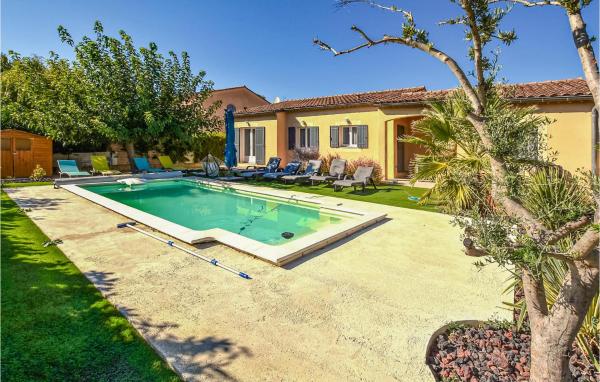 Amazing Home In Avignon, Book Feriehus Rhône-Alps hoteller med pool, Swimmingpool