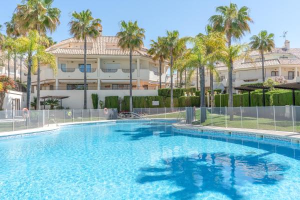 Beautiful townhouse beachfront, Book Feriehus Hoteller i Costa del Sol med pool, Swimmingpool