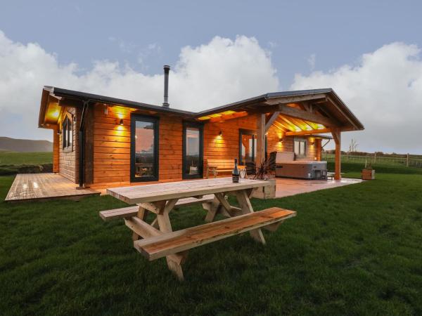 Bacheiddon Log Cabin, Book Feriehus Gwynedd hoteller med parkering, Parkering