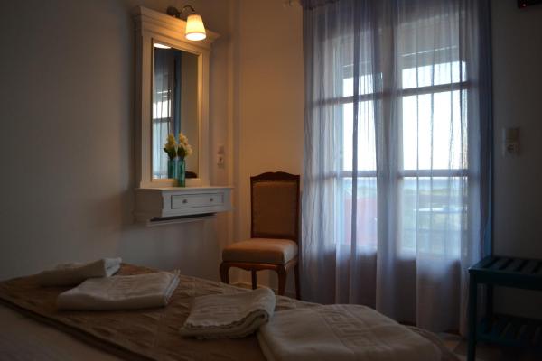 Venus Rooms, Book  Ios Chora Ios