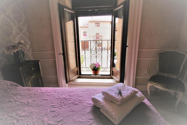 Wabisabi Townhouse, Book Feriehus Montejo de la Vega de la Serrezuela Castile and Leon