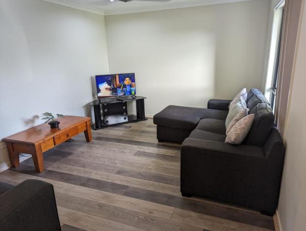 Christa\s 4Bedroom Entire Private House Gladstone City, Book Feriehus Gladstone Southern Great Barrier Reef