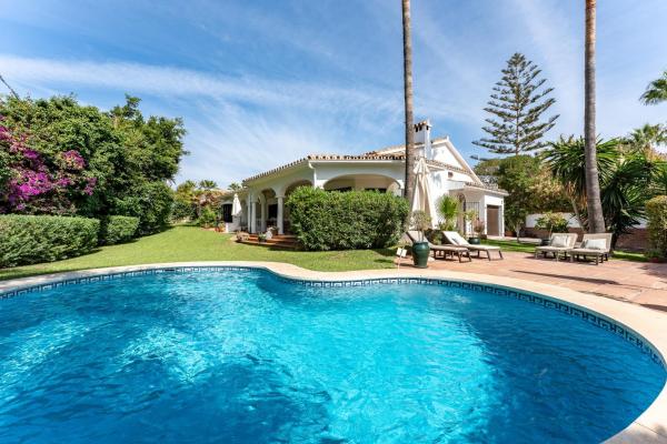 Nice villa caribplaya, Book Villa Hoteller i Costa del Sol med pool, Swimmingpool