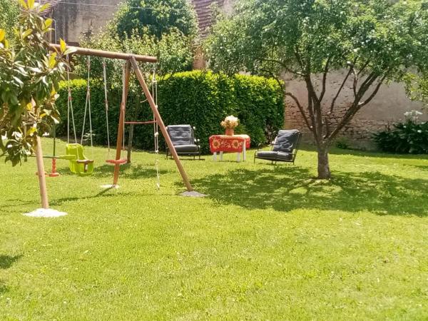 Maison en Pierre Rénovée 4 Pers avec Jardin et Terrasse, Proche Dordogne - FR-1-616-200, Book Hotel Aillac Limousin