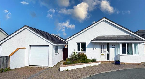 CYNEFIN- 3 Bed, 2 Bath-1 x En-Suite, DETCAHED BUNGLAOW- PET FRIENDLY, Book Feriehus Trearddur Bay 