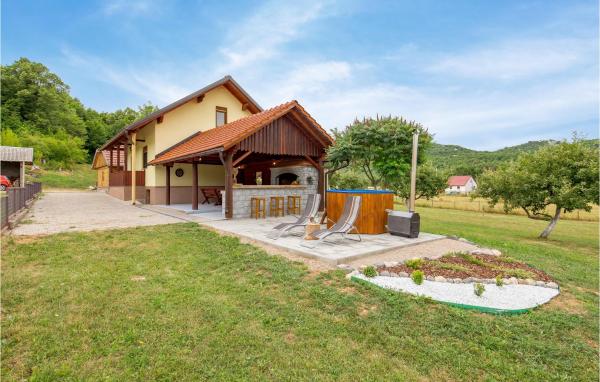 Gorgeous Home In Klanac With Kitchen, Book Feriehus Klanac 
