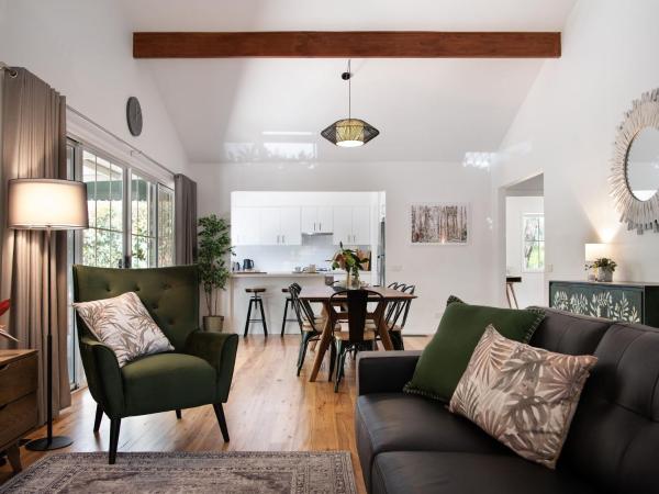 The Den, outdoor spa Daylesford, Book Feriehus Victoria hoteller med parkering, Parkering