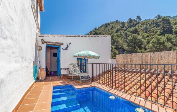 Amazing Home In Cómpeta With Kitchen, Book Feriehus Competa hoteller med pool, Swimmingpool