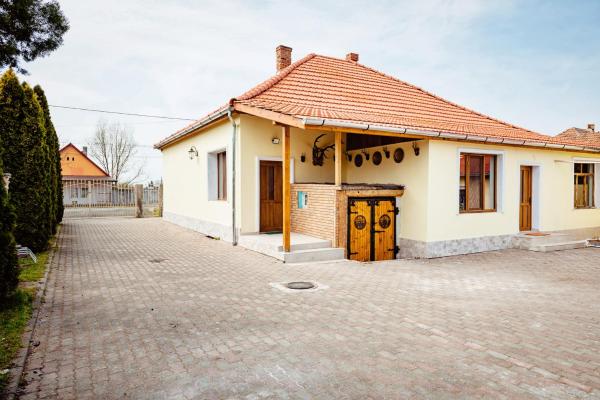 Casa MB, Book Villa Ghioroc 
