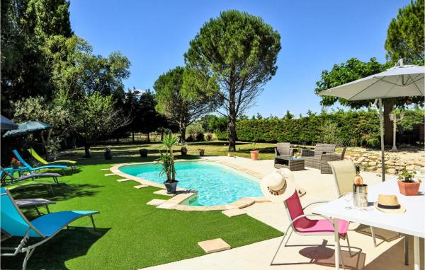 Amazing Home In Valréas With Wifi, Book Feriehus Rhône-Alps hoteller med pool, Swimmingpool