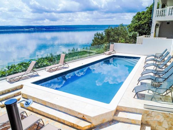 Holiday Home Marijana by Interhome, Book Feriehus Hoteller i Zadar County med pool, Swimmingpool