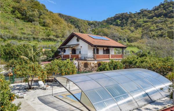 Nice Home In Gaggi With Wifi And 5 Bedrooms, Book Hotel Sicilien hoteller med parkering, Parkering