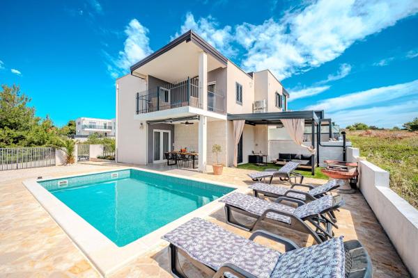 Family friendly house with a swimming pool Vir - Torovi - Vir - Pedinka, Vir - 18732, Book Feriehus Hoteller i Zadar County med pool, Swimmingpool