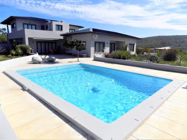 Green Goose self catering villa with pool, Book Villa Kurland Sommerhuse, Hytte