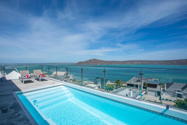 THE VIEW LANGEBAAN LAGOON VILLA WITH HEATED POOL and SOLAR ENERGY, Book Villa Langebaan Western Cape