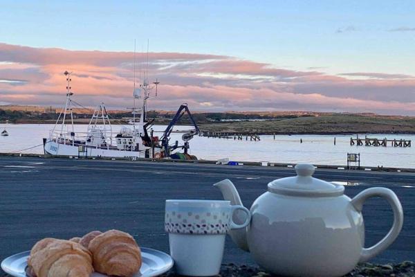 On The Harbour - unrivalled views of Amble's harbour and estuary, Book Feriehus Scotland hoteller med parkering, Parkering