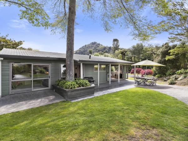 Te Miro Cottage - Lake Tarawera Cottage, Book Feriehus Lake Tarawera Bay of Plenty