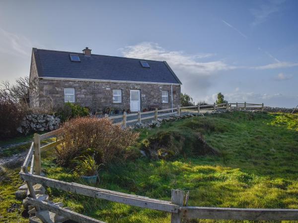 Bridies Holiday Cottage Roundstone by Trident Holiday Homes, Book Feriehus Roundstone 