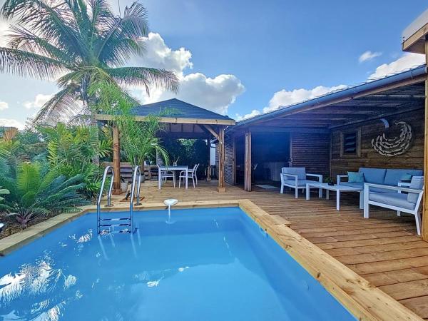 Villa l'Anjou Créole a Sainte Anne en Guadeloupe avec piscine privée et 2 chambres pour 4 personnes, Book Feriehus Grande-Terre hoteller med pool, Swimmingpool