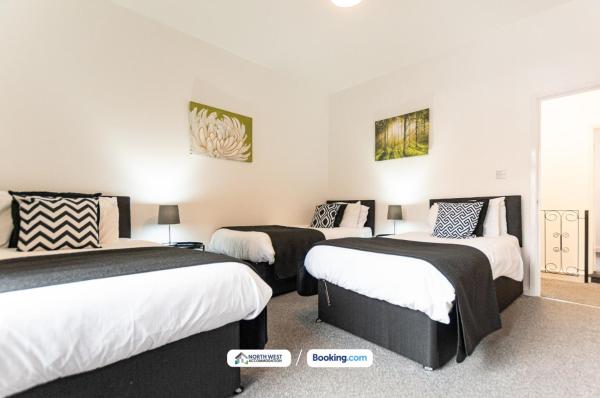 Comfortable 2BR House in Bolton Ideal for Work & Extended Stays, Book Feriehus Bolton Manchester og omegn