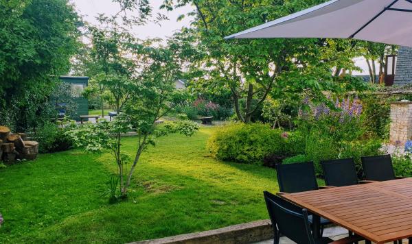 The Old Bank Beautiful Cotswold House with Huge Garden, Book Feriehus  