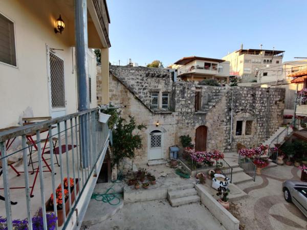 Miilya CHOCOLATE HOUSE Guest house, Book Pension Hoteller i North District Israel med parkering, Parkering