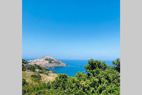Casa Silvia Climatizzata, giardino privato e posto auto privato cod IUN S9185, Book Feriehus Hoteller i Costa Paradiso med parkering, Parkering