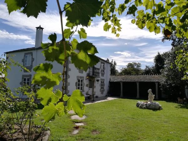 Casa Oute, Book Landsted Sobrada Galicien