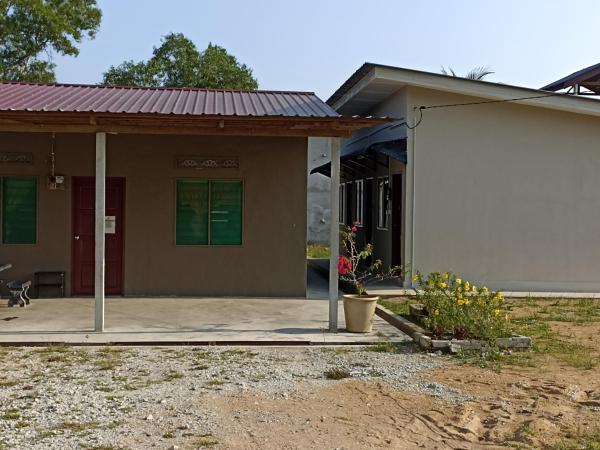 Depulauserai Budget Home No AirCond, Book Feriehus Pekan Pahang