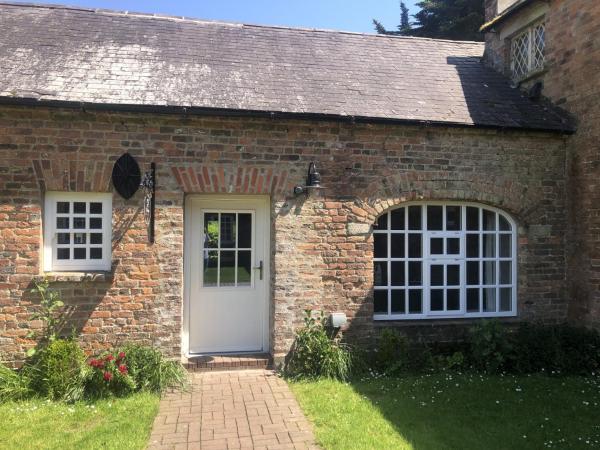 Wells House & Gardens Self Catering Sleeps 8 The Forge, Book Feriehus Hoteller i Wexford County med parkering, Parkering