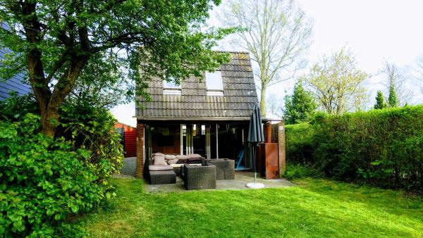 Oude-Tonge holiday house near fishing waters, Book Feriehus Zuid-Holland hoteller med parkering, Parkering